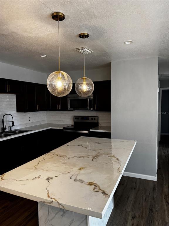 Building Photo - 409 Fern Rd