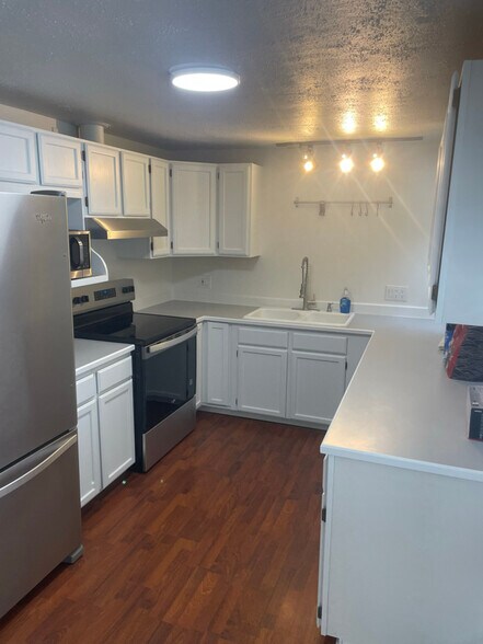 Building Photo - 3508 SE 5th St