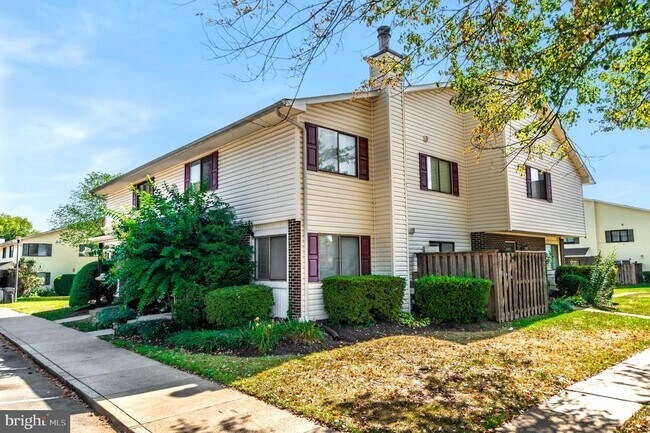 Building Photo - 9021 Sandalwood Dr