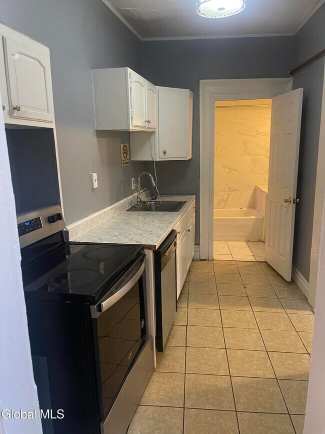 Building Photo - 2156 5th Ave