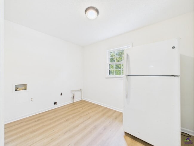 Building Photo - 1167 Roundtable Ln