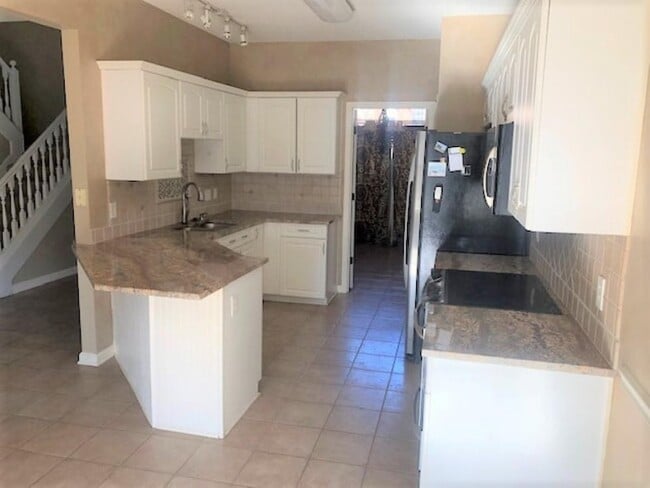 Building Photo - 9291 N Fairmont Cir