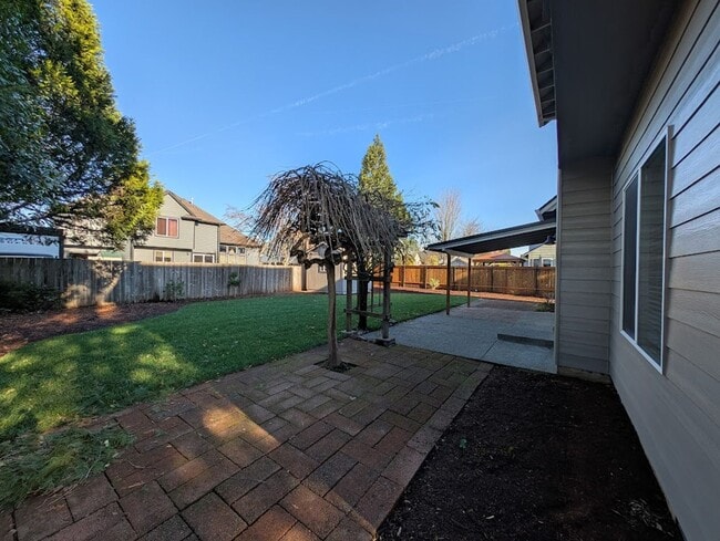 Building Photo - $3,300 - Two-Story Home with Three Bedrooms, 2.5 Bathrooms, and a Bonus Room