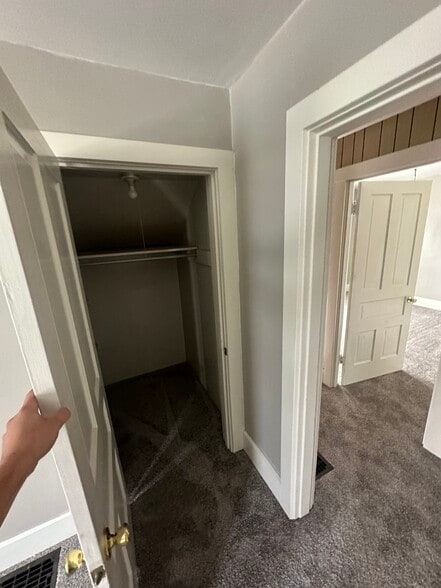 Building Photo - 71 1/2 Flory Ave