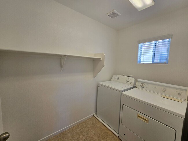 Building Photo - A Stunning 4 Bedroom Home in South West La...