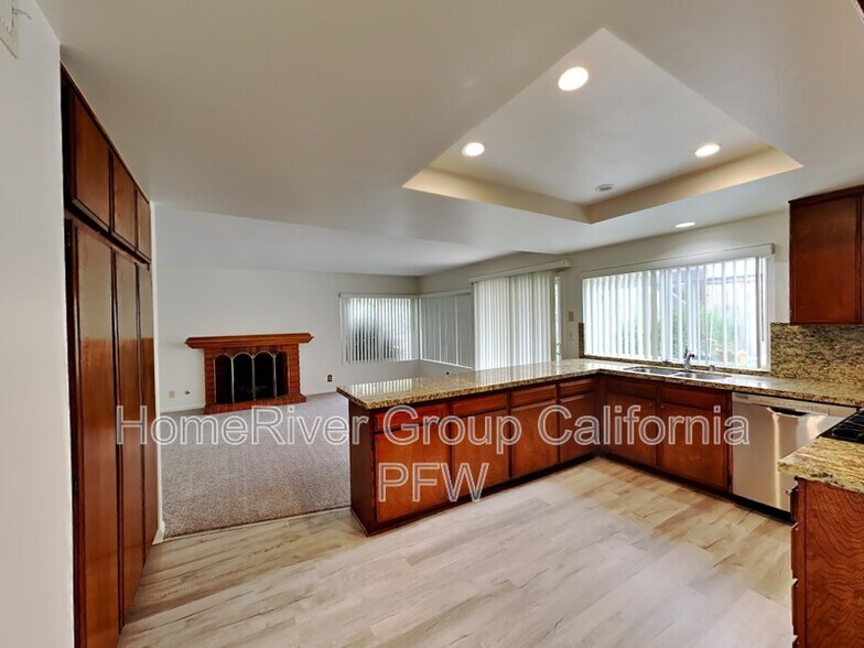 Building Photo - 3910 Coronado Cir