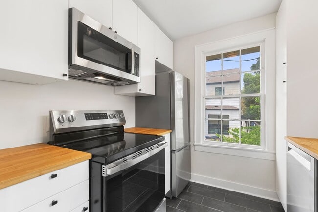 Building Photo - Charming 1-Bedroom in the Heart of Montrose!