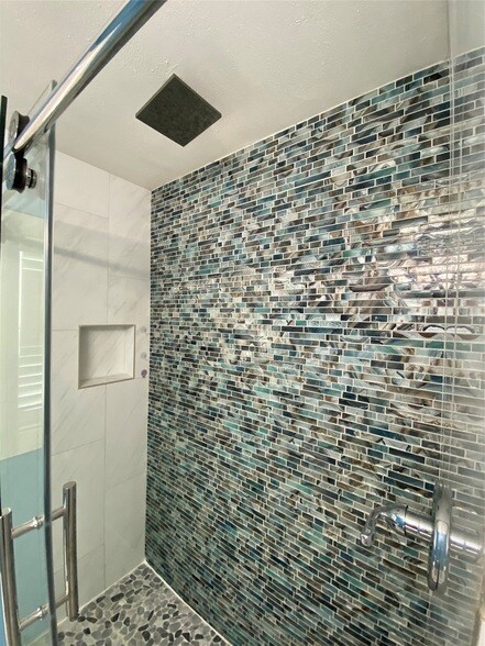 Building Photo - 15513 Vonnet St