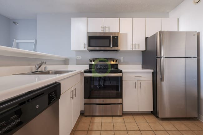 Building Photo - 452 E Ohio St