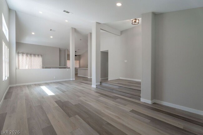 Building Photo - 1735 Navarre Ln
