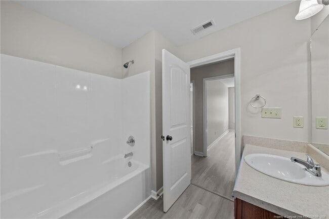 Building Photo - 122 Sherman Ct