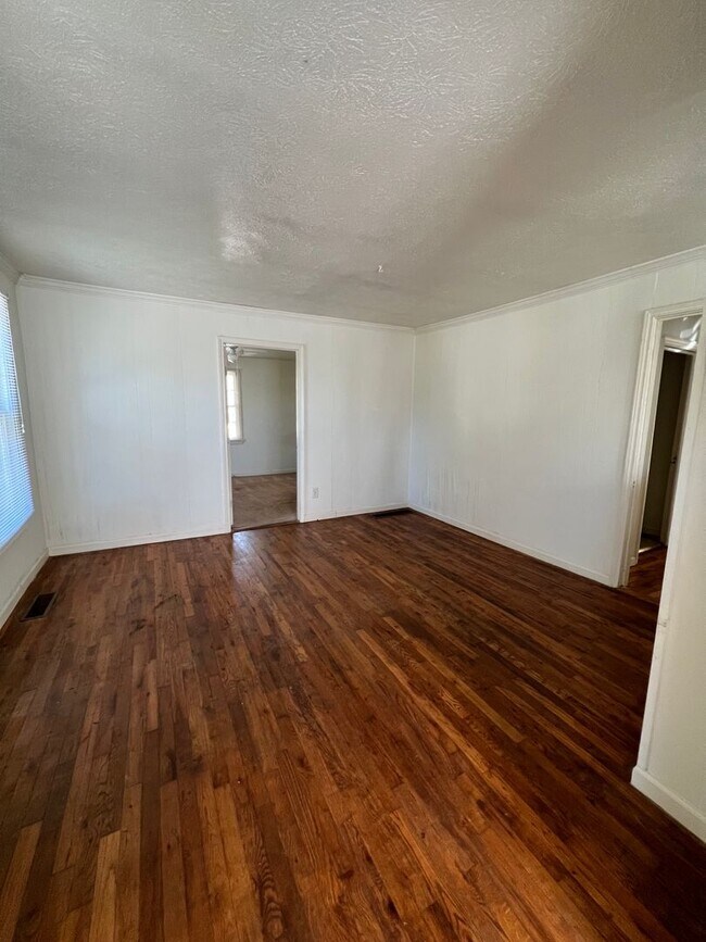 Building Photo - 145 Herring St