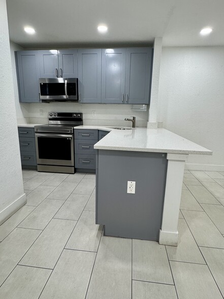 Kitchen - 17255 SW 95th Ave