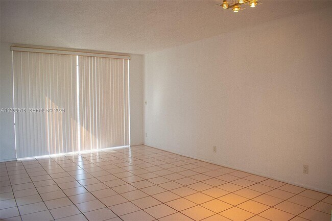 Building Photo - 9230 Lagoon Pl