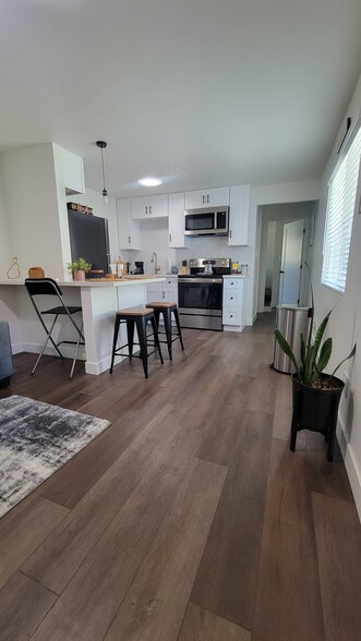 Primary Photo - 2119 Las Colinas Ave