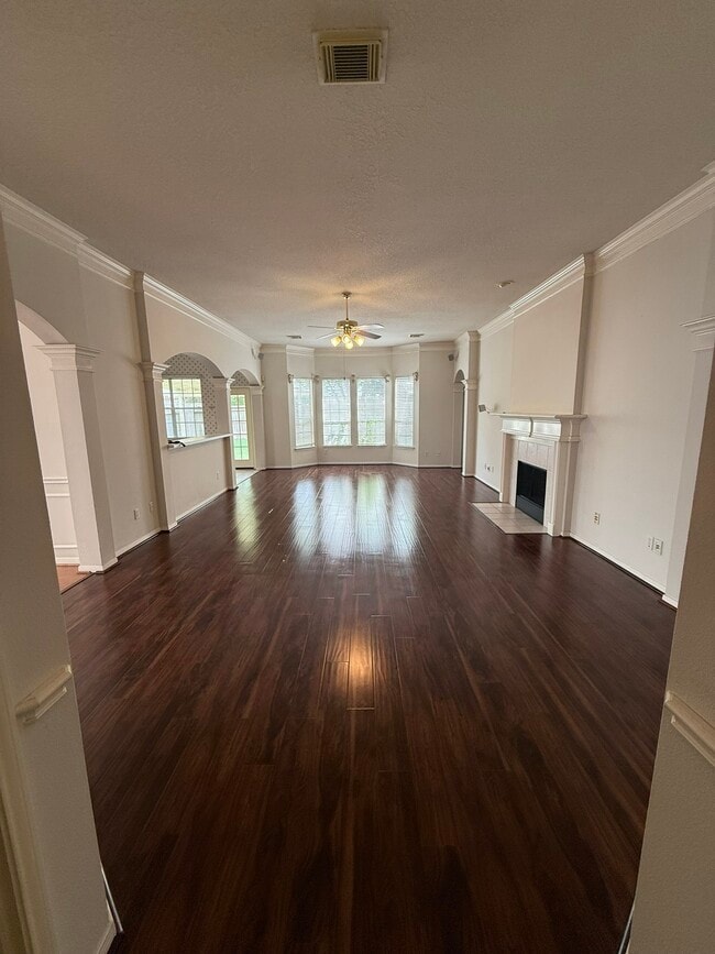 Building Photo - 2315 Glendavon Ln