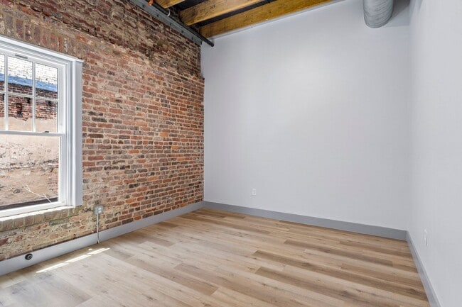Building Photo - 213 E Main St