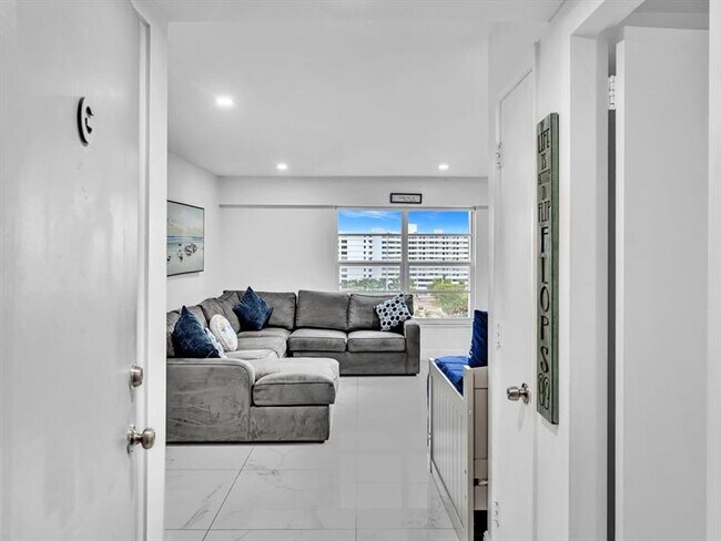 Primary Photo - 5100 Dupont Blvd