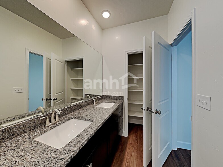 Building Photo - 175 E Sicily Dr