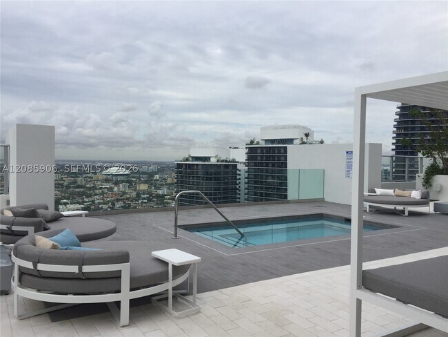 Building Photo - 1010 Brickell Ave