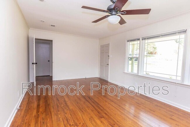Building Photo - 2500 Durwood Rd