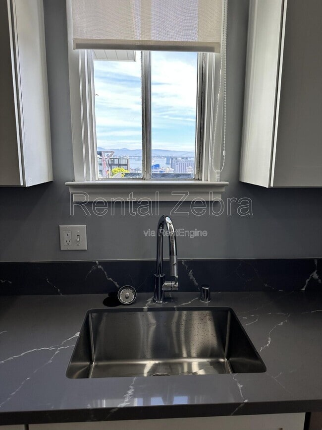 Building Photo - 1604 Jones St