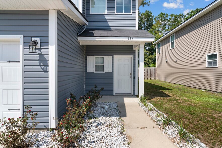 Building Photo - 767 Fairview Cir