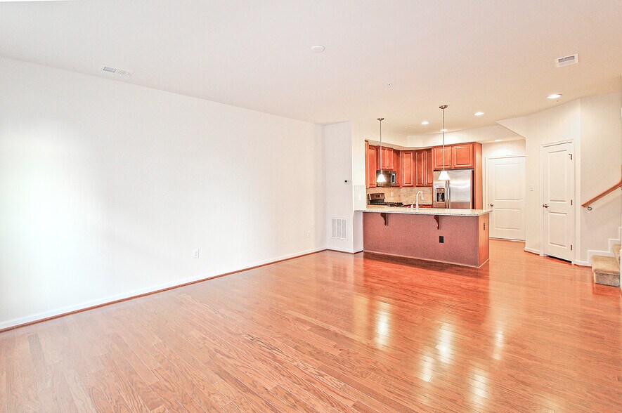 Building Photo - 13652 Endeavour Dr