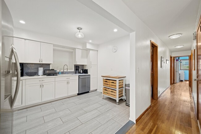 Building Photo - 32 E 36th St