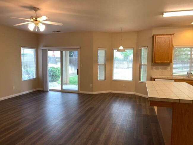 Building Photo - Beautiful 4 bed home in Northwest Bakersfi...