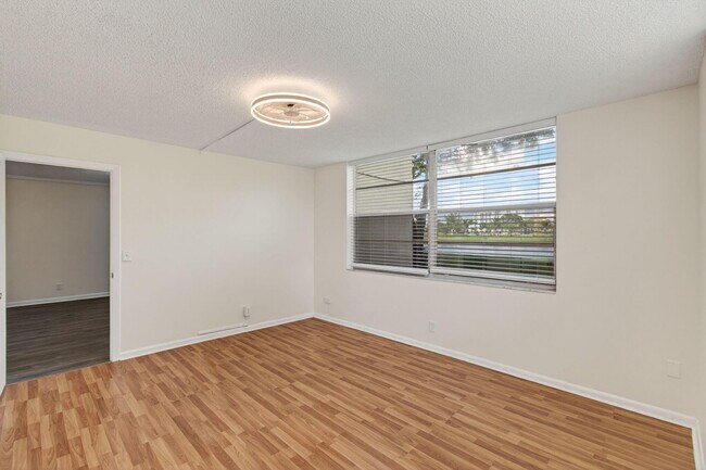 Building Photo - 26 Abbey Ln