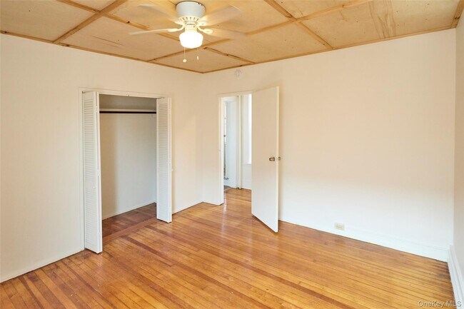 Building Photo - 457 Main St