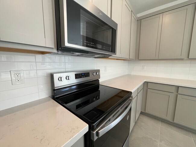 Building Photo - 3 BED 2.5 BATH 2 CAR GARAGE TOWNHOME FOR RENT IN CADENCE MASTER PLANNED COMMUNITY