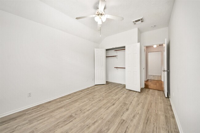 Building Photo - 10 Delphinium Pl