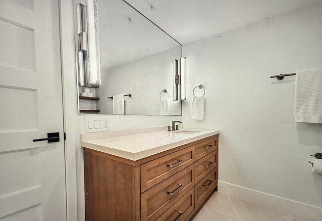 Building Photo - 1100 Scotia Dr