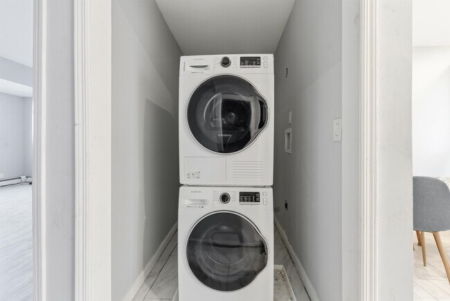 Building Photo - 336 W Palisade Ave