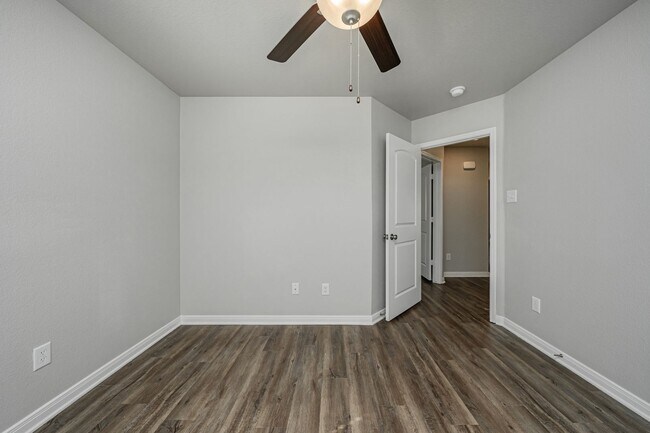 Building Photo - Your perfect escape from the hustle and bustle!