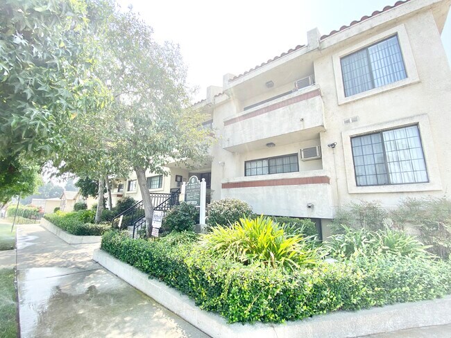 Building Photo - 5105 Inglewood Blvd
