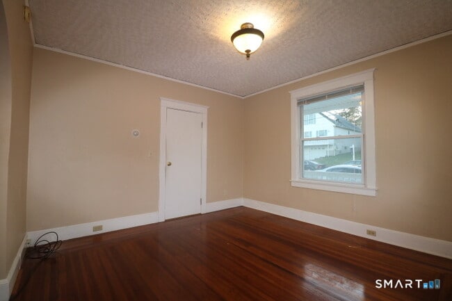 Building Photo - 88 Riverview Ave