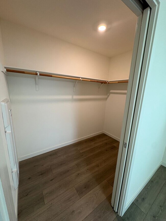 Building Photo - Modern 2bed/2bath Single Story Condo in the MIll