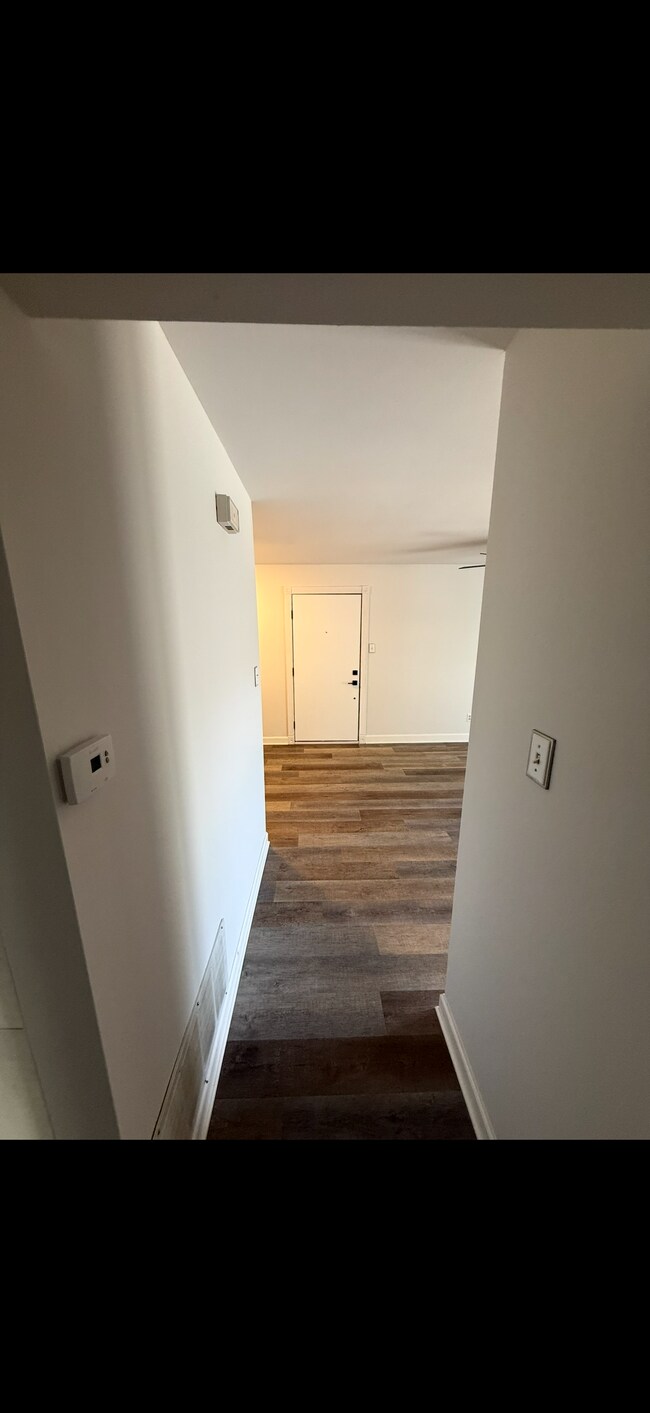 Building Photo - 645 S Kirkwood Rd