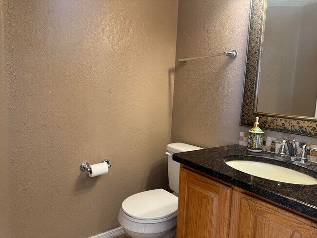 Building Photo - 8808 Vallejo Pl NE