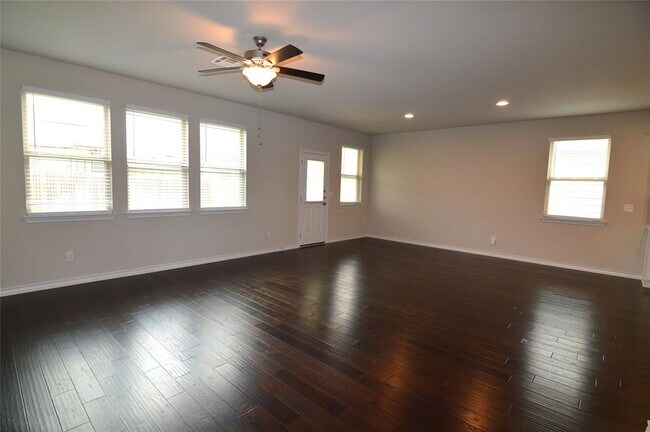 Building Photo - 212 Magna Ln