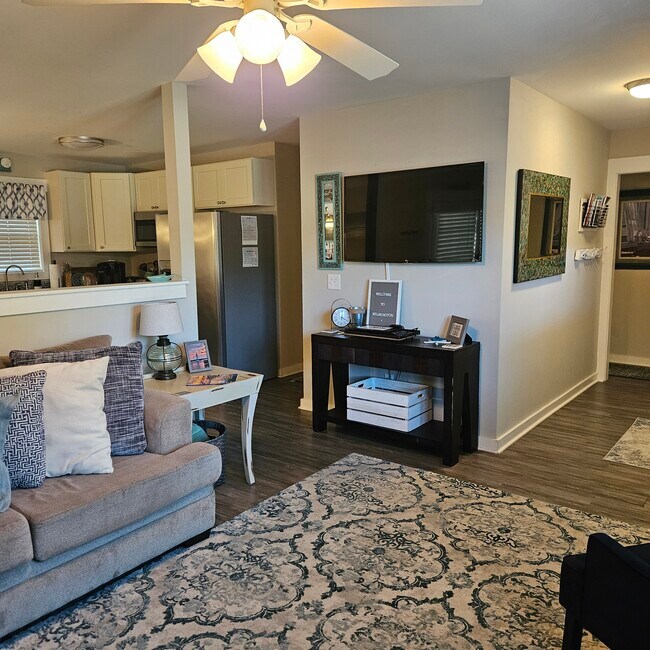 Building Photo - 608 Albemarle Rd