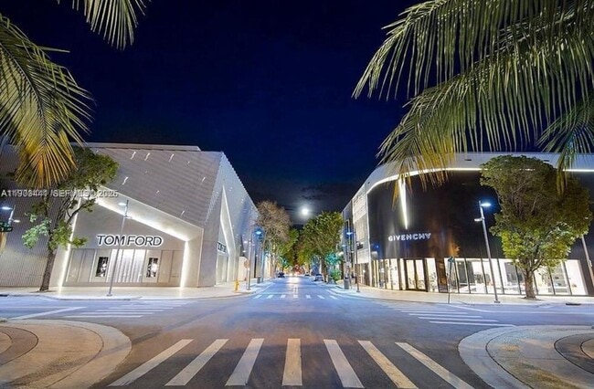 Building Photo - 524 NE 65th St