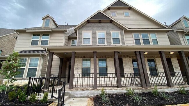 Building Photo - 2008 Naples Dr