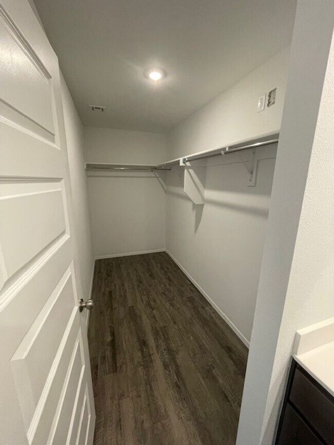 Building Photo - Beautiful new 4 bedroom in Bixby