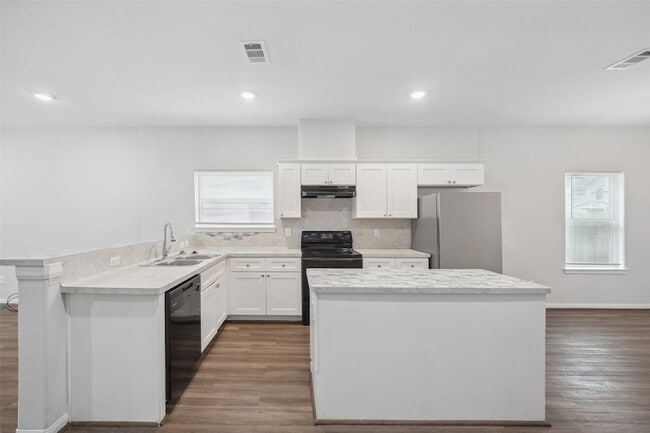 Building Photo - 9018 Everglade Dr