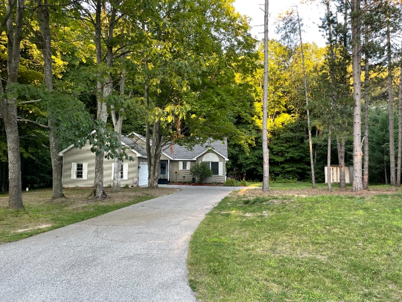 Primary Photo - 9237 Shorter Lake Rd