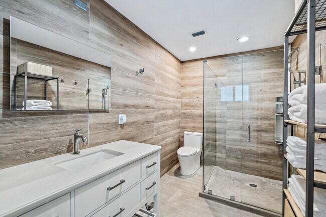 Building Photo - 428 Ebbtide Dr